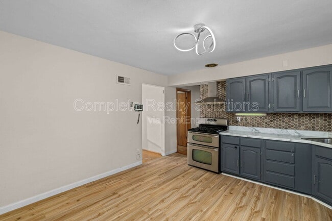 Building Photo - 10044 Pepper Ln