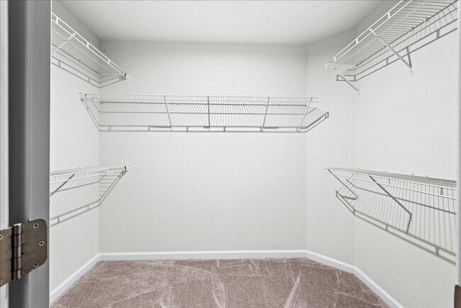 Building Photo - Elegant Townhome Close to I-95 and Downtow...