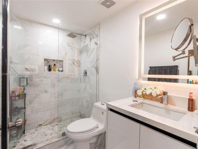 Building Photo - 1825 W 44th Pl