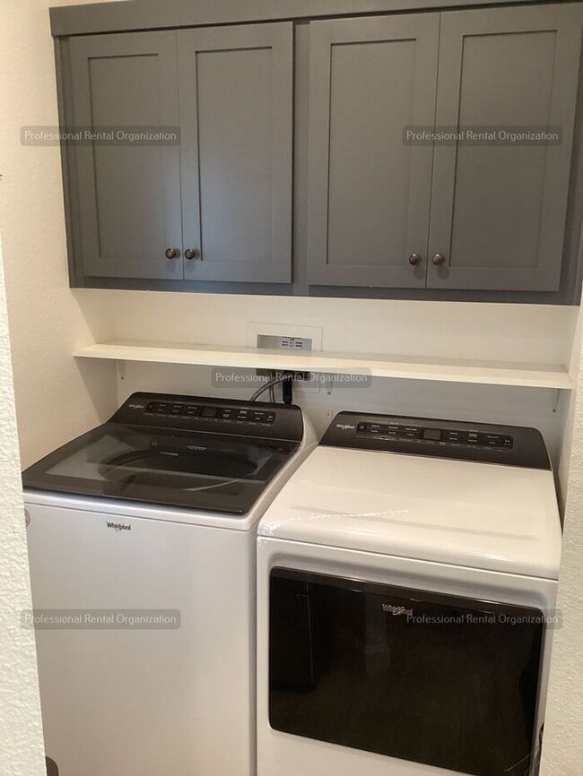 Building Photo - Wine Country Living at Its Finest