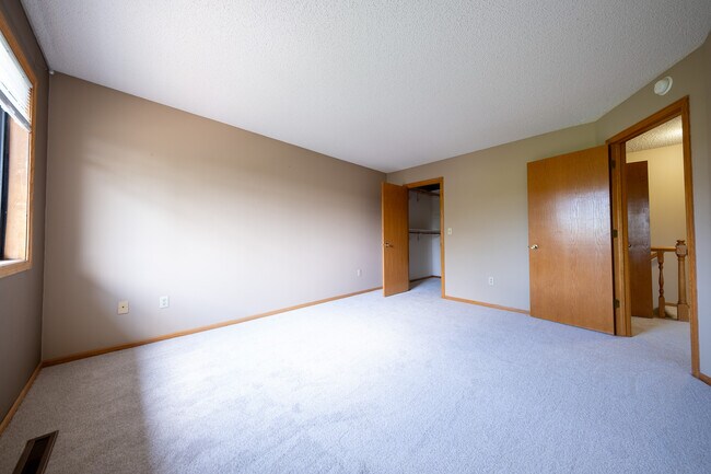 Building Photo - 5445 Orleans Ln N