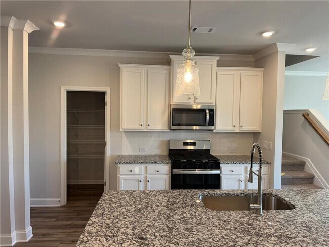 Building Photo - 3230 Westgate Park Dr