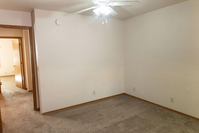 Building Photo - 304 Eccell Ct