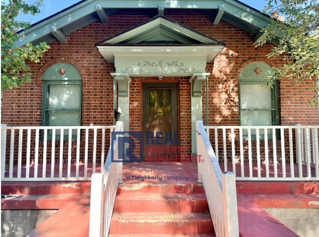 Building Photo - 824 E Bonneville St