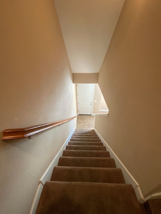 Building Photo - Beautiful Condominum Across From Great Pub...