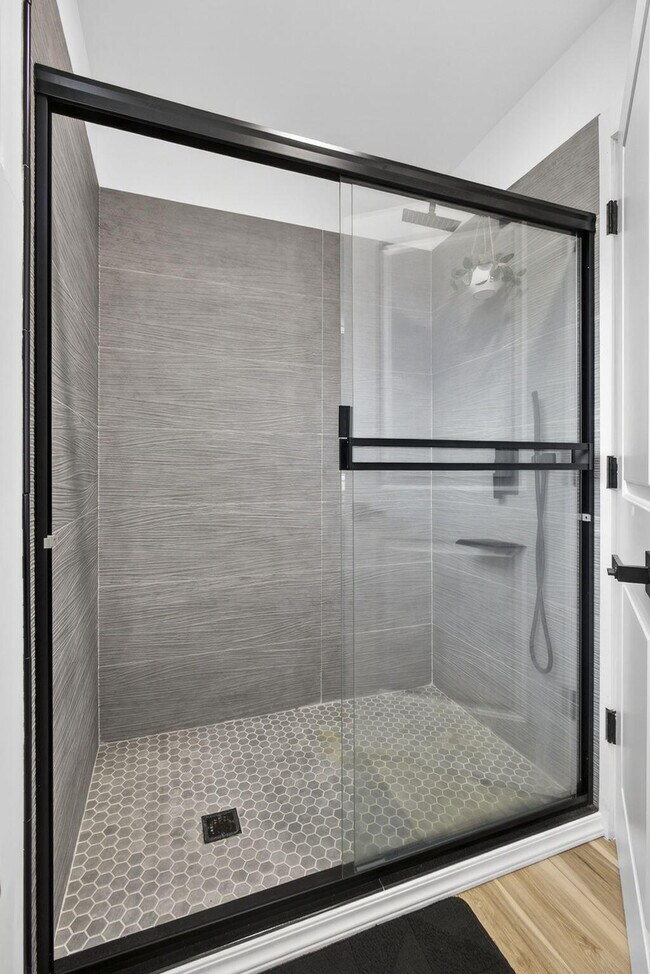 Building Photo - 701 37th St