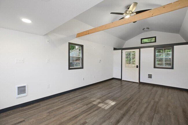 Building Photo - 1124 73rd Dr SE