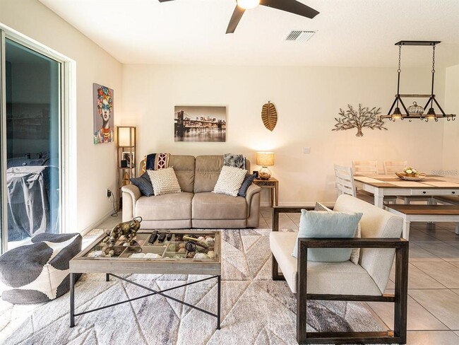 Building Photo - 2910 Boxwood Grove Row