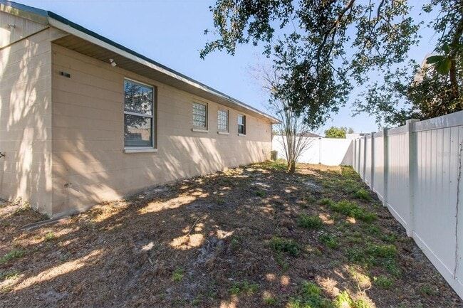 Building Photo - 2174 19th Ave SW