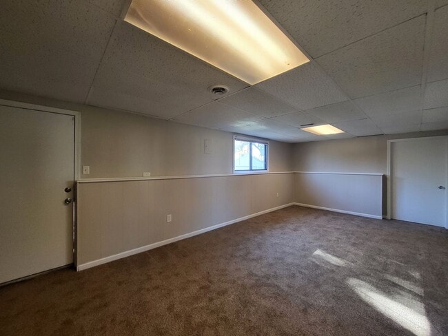 Building Photo - 4 Bedroom split-level home with garage!