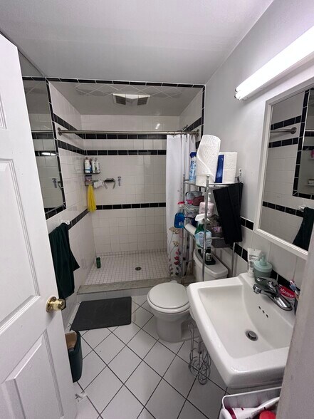 Building Photo - 73 Westland Ave