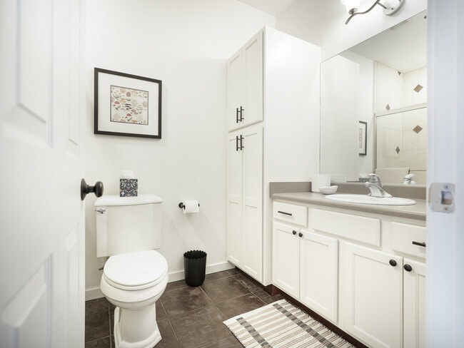 Building Photo - 190 E 7th Ave