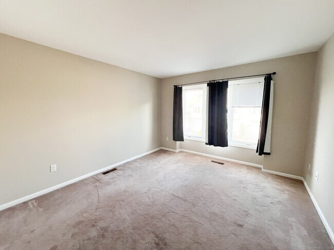 Building Photo - 83 Sandpiper Crescent