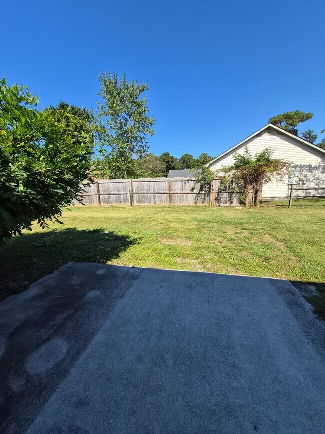 Building Photo - 3 bedroom 2 bath home in Foxtrace subdivision