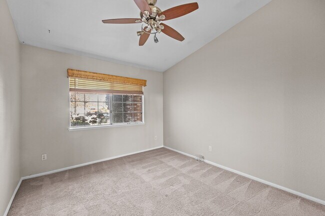 Building Photo - 620 Walnut Cir