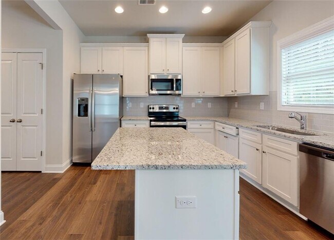 Building Photo - 215 Horizon Way