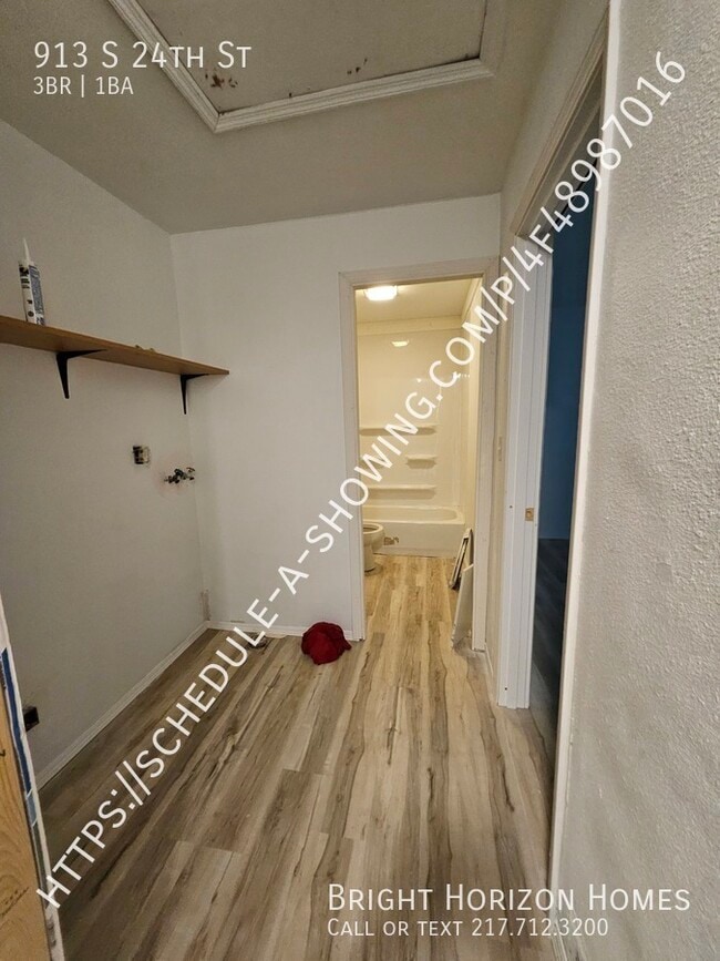 Building Photo - 913 S 24th St