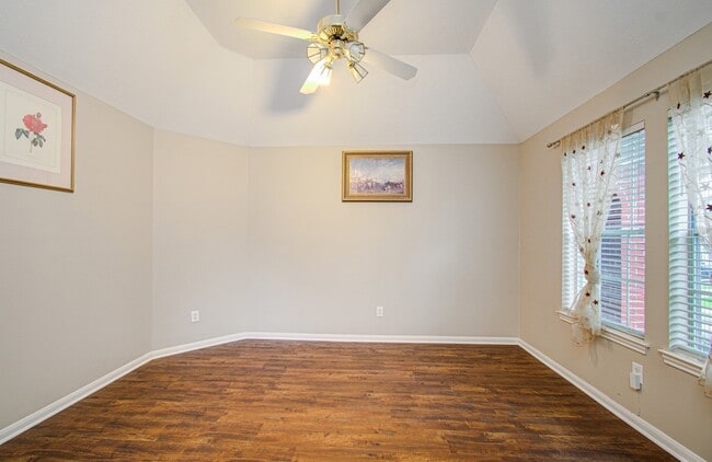 Building Photo - 12427 Shadycrest Dr