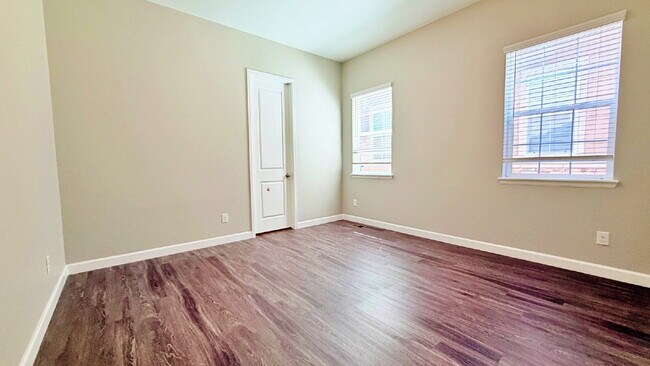 Building Photo - FANTASTIC 2019 4 Bed 3.5 Bath Ranch with over 3,000 finished SqFt in the Castlewood Neighborhood ...