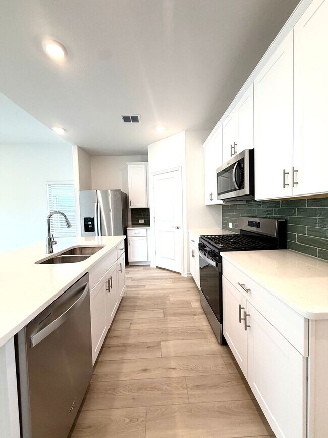 Building Photo - New Construction 5 Bedrooms backs to greenbelt!