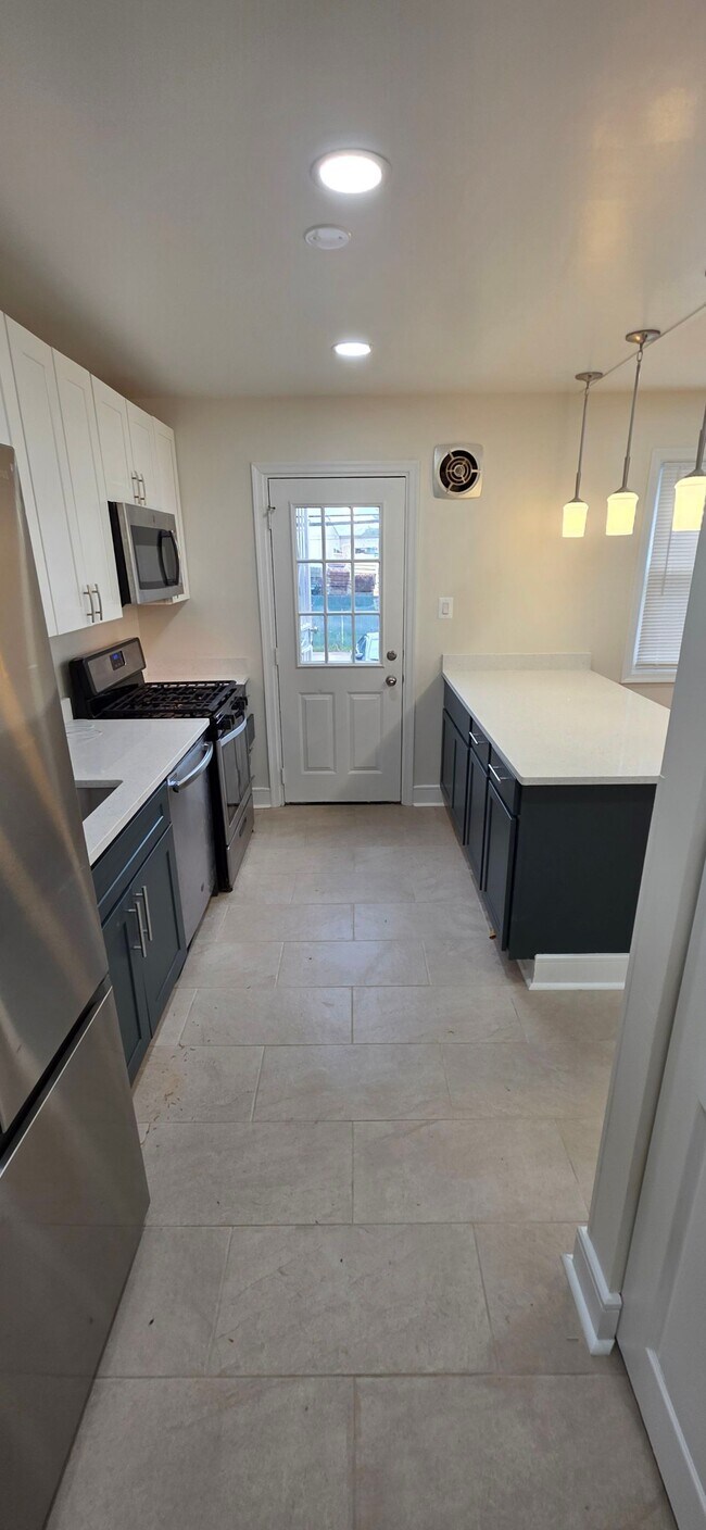 Building Photo - 4267 Labyrinth Rd