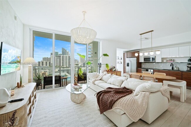 Building Photo - 601 NE 27th St