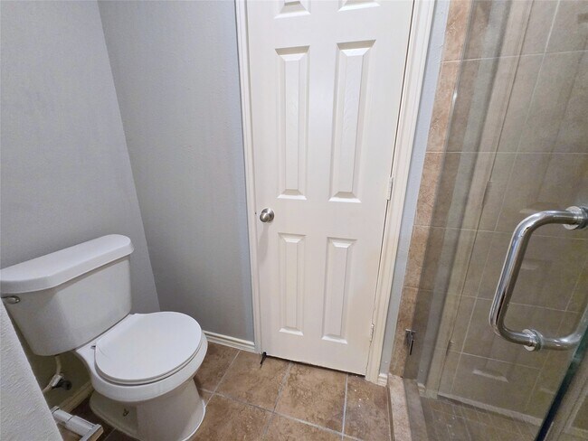 Building Photo - 1423 Stone Bluff Dr