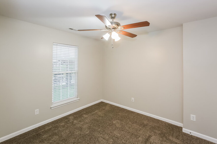 Building Photo - 3425 Stoney Garden Dr