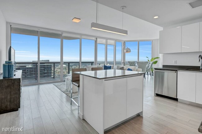 Building Photo - 2 br, 2 bath Condo - 1331 Brickell Bay Dr ...