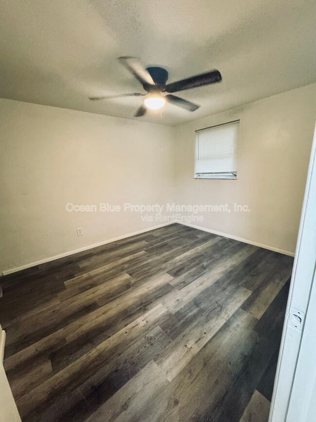 Building Photo - 10179 106th Ave N