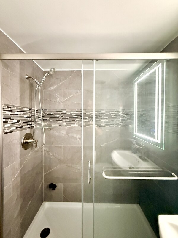 Building Photo - 785 S Village Dr