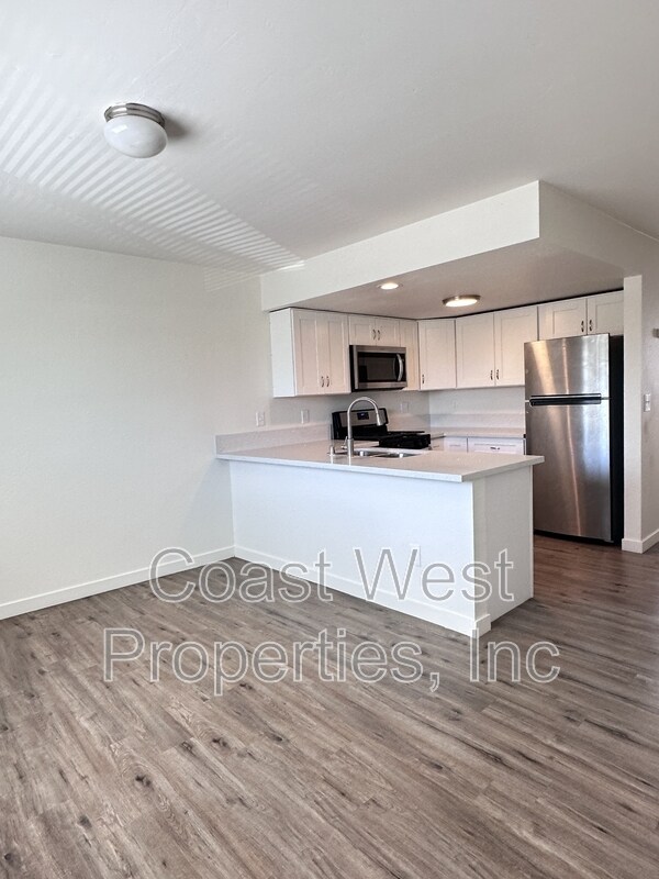 Building Photo - 1168 Cypress Ave