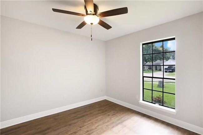Building Photo - Four Bedroom, Two Bath- N Lake Verret