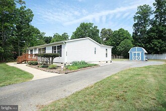 Building Photo - 45170 Settlers Ln