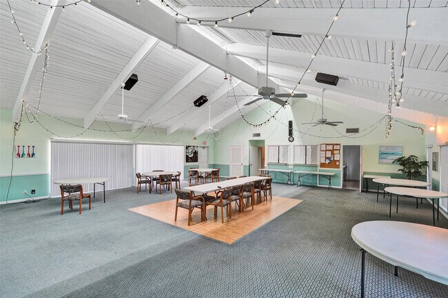 Building Photo - 4840 Greentree Ln