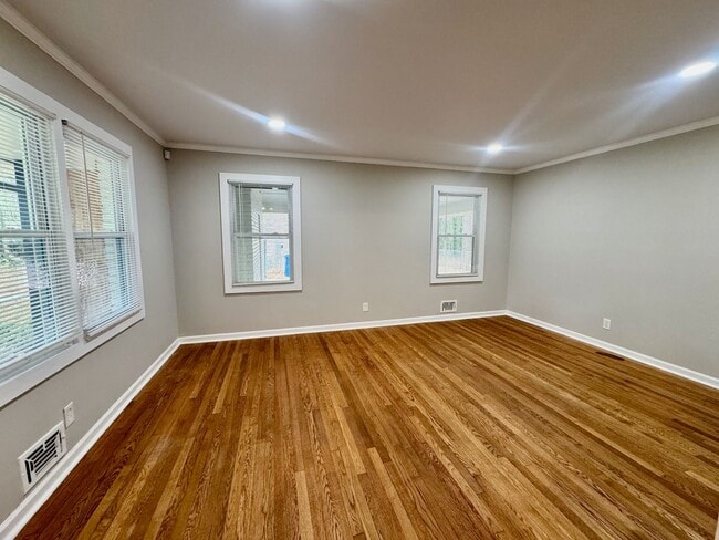 Building Photo - Awesome in Atlanta - 4 Bedrooms