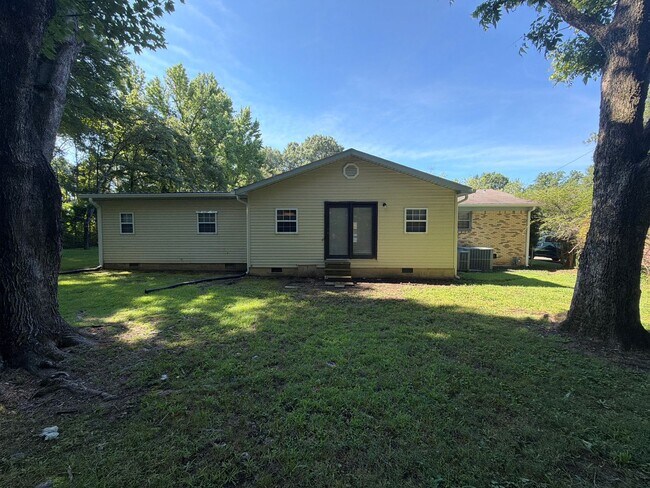 Building Photo - Newly Updated! Available Now! A Perfect Family home-  in HUMBOLDT TN!