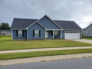Building Photo - Beautiful 3BR/2BA Home in Hunters Lake – B...