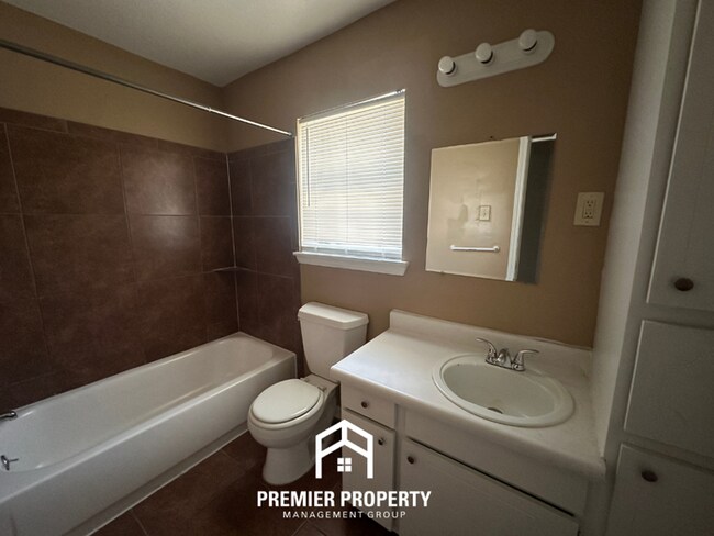 Building Photo - Move-In Ready 4BR Home in 38134 - Airy Living Spaces & Private Backyard
