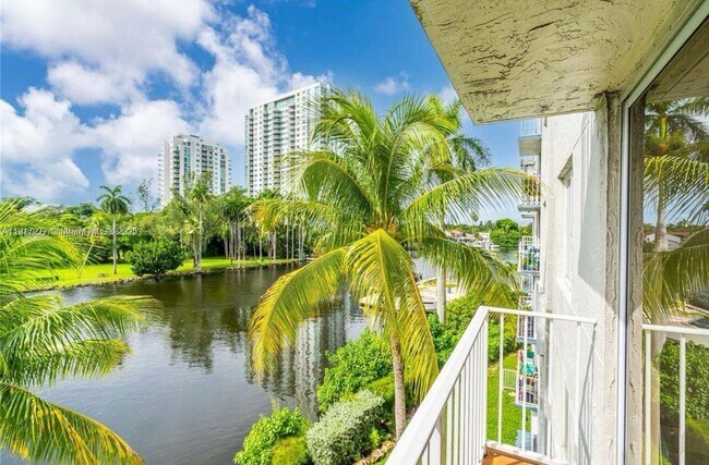 Primary Photo - 1740 NW N River Dr