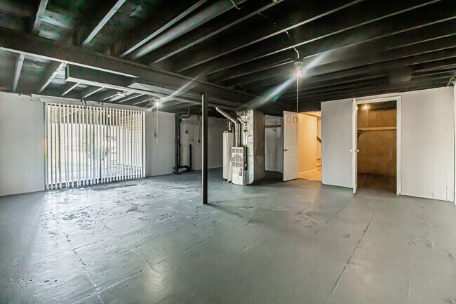 Building Photo - 2242 Zumbehl Rd