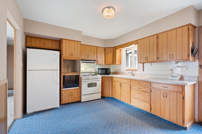 Building Photo - 541 N Edgelawn Dr