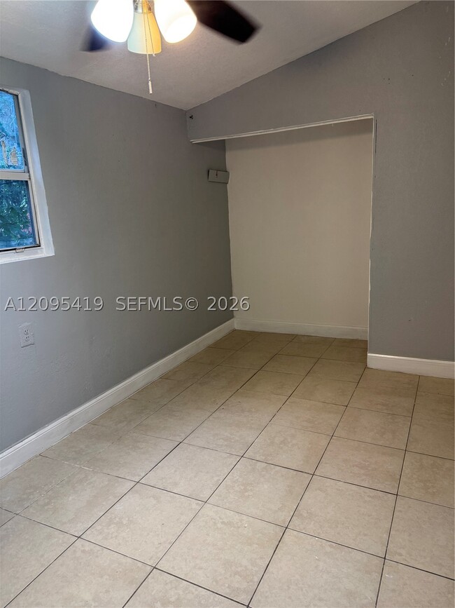 Building Photo - 585 NE 163rd St