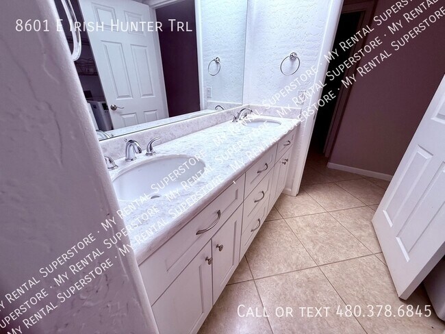 Building Photo - 8601 E Irish Hunter Trail