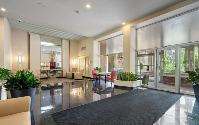 Building Photo - Centrally Located Junior One Bedroom in Georgetown/Dupont border. UTILITIES INCLUDED