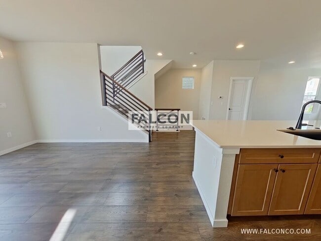 Building Photo - 6367 Jovial Pl