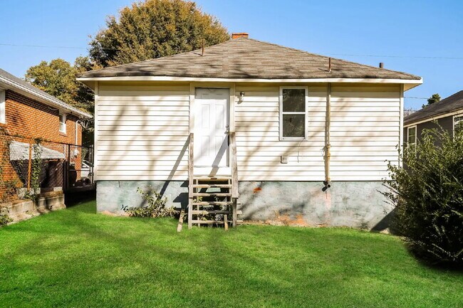Building Photo - Charming 2-Bed, 1 Bath home with central HVAC and a Large Back yard!
