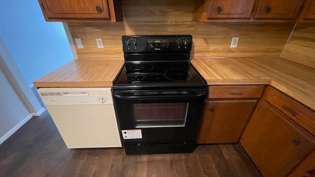 Building Photo - inviting & comfortable3 Bed 1 Bath House