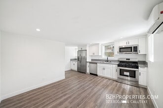 Building Photo - 1267 Vin Scully Ave