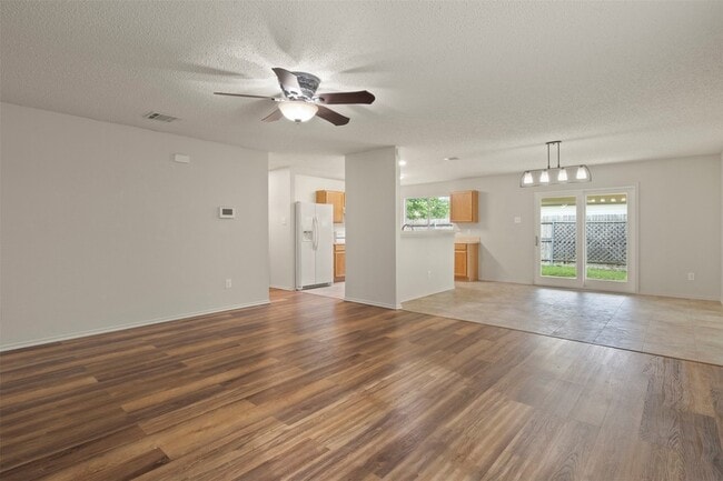 Building Photo - 536 Del Mar Dr